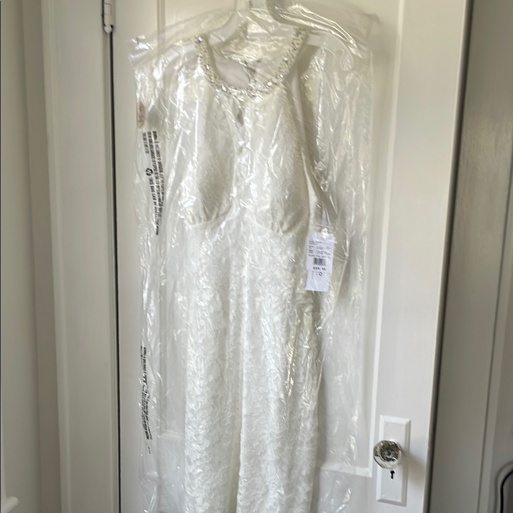 NWT David's Bridal White Lace Embellished Keyhole Sheath Halter Dress wedding - Picture 8 of 11